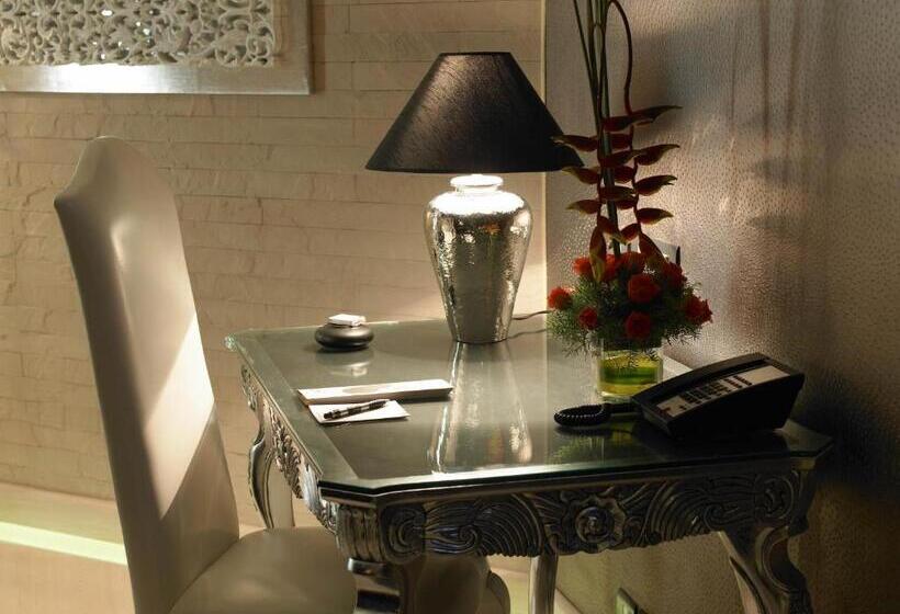 스탠다드 룸 킹사이즈 침대, The Zuri Whitefield, Bangalore