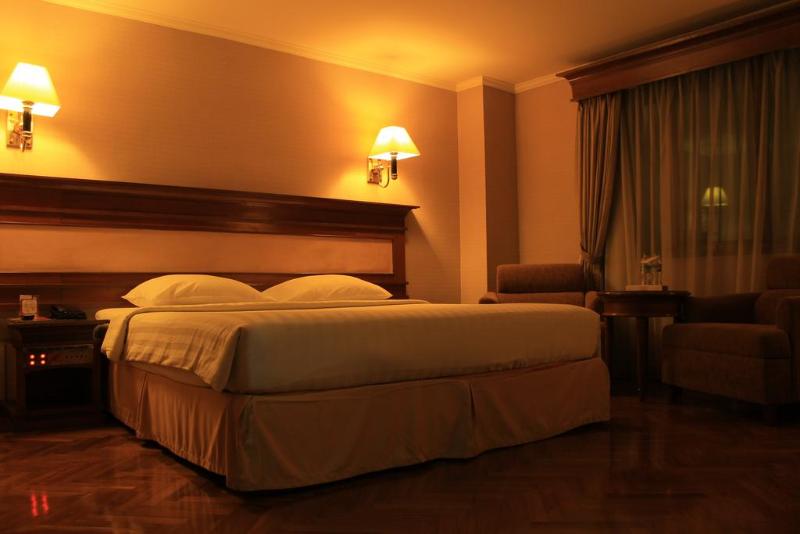 Quarto Deluxe, Mega Anggrek Hotel Jakarta Slipi