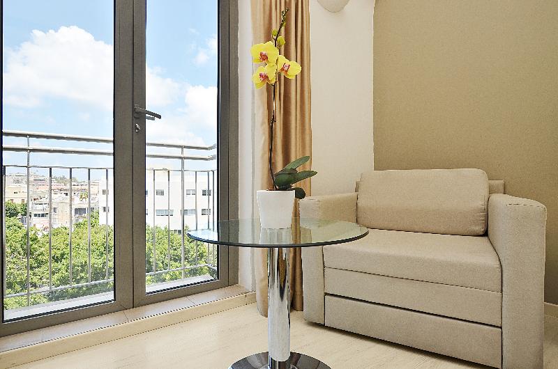 חדר דלוקס, Ruth Daniel Residence