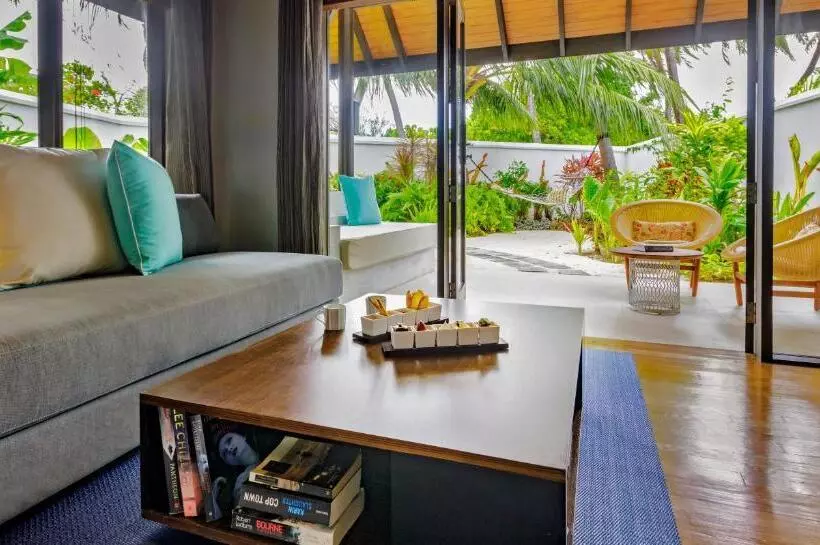 ویلای یک اتاق خوابه با استخر شنا, Velassaru Maldives