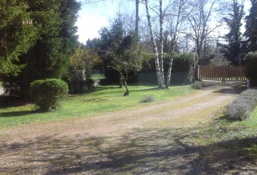 اتاق استاندارد با چشم‌انداز باغ, Chez Sylvie Et Jean Yves