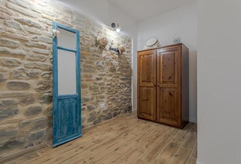 غرفة قياسية, Panfilo Farmhouse