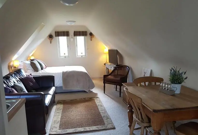 Perhehuone, The Barn Tarporley
