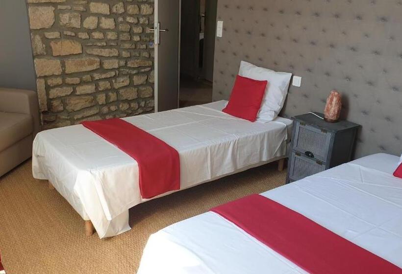 标准间带游泳池, De Passage Chez Lili