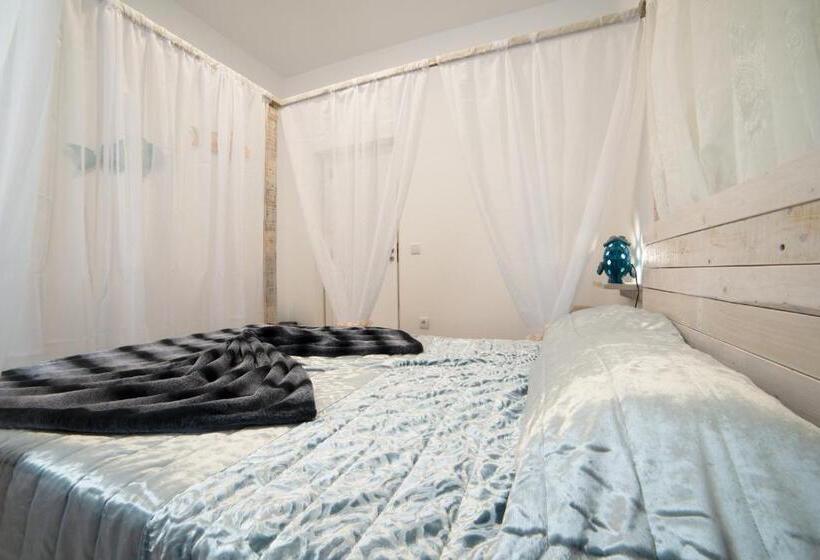 اتاق استاندارد, O Quintal Guesthouse