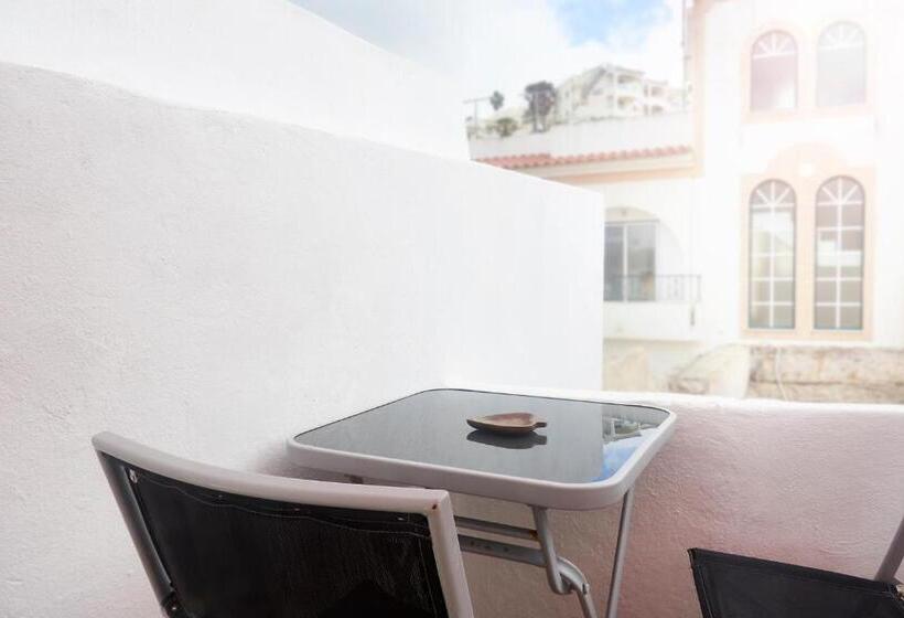 استودیو خانوادگی, O Quintal Guesthouse