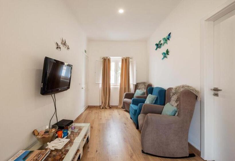 استودیو خانوادگی, O Quintal Guesthouse