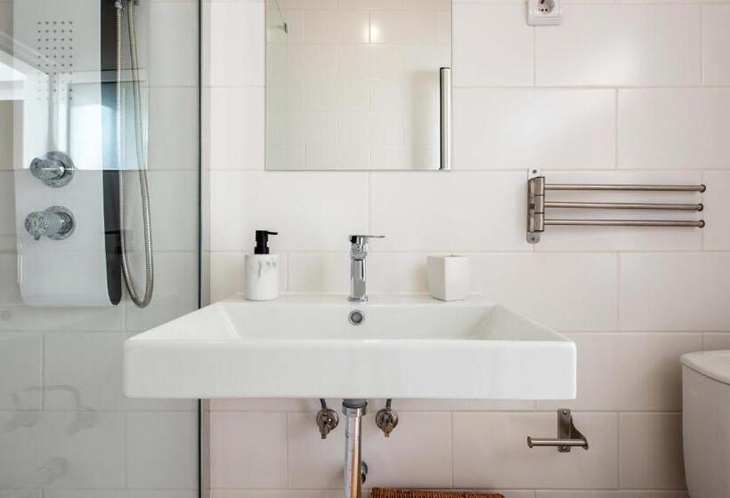 استودیو خانوادگی, O Quintal Guesthouse