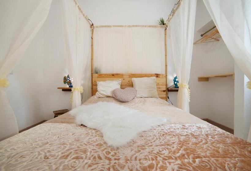 اتاق استاندارد, O Quintal Guesthouse