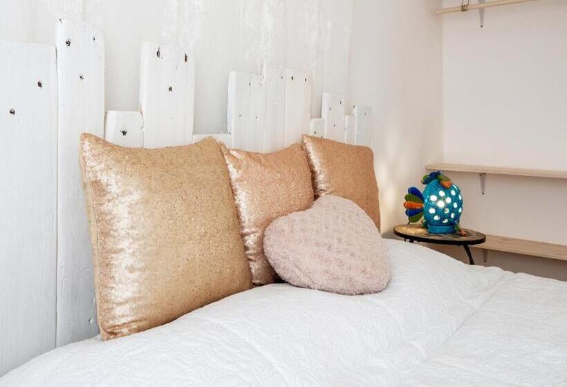 استودیو خانوادگی, O Quintal Guesthouse