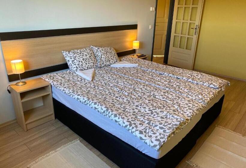 패밀리 룸, Rómahegy Rendezvényház