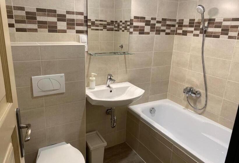 패밀리 룸, Rómahegy Rendezvényház