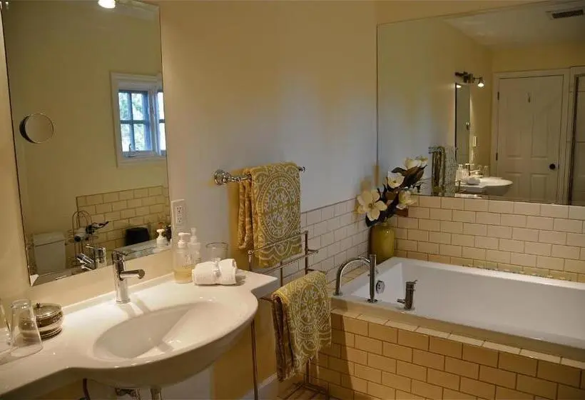 庭の見えるスタンダードトリプルルーム, Wetherly Inn & Spa