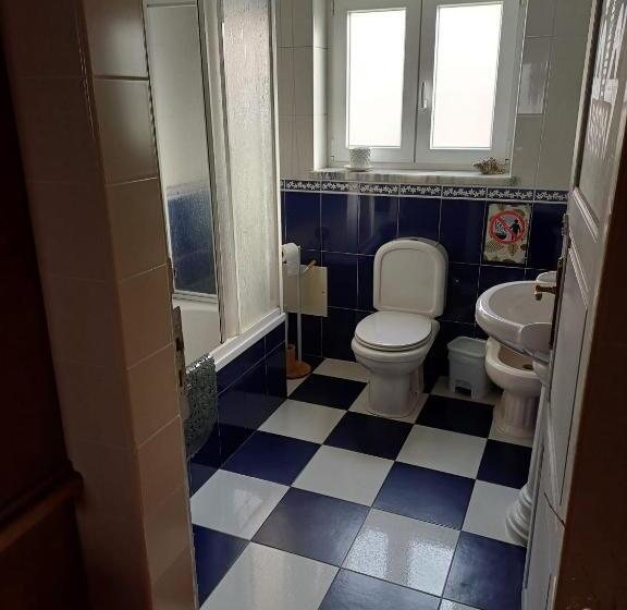 اتاق استاندارد با سرویس بهداشتی مشترک, Hostel Nature