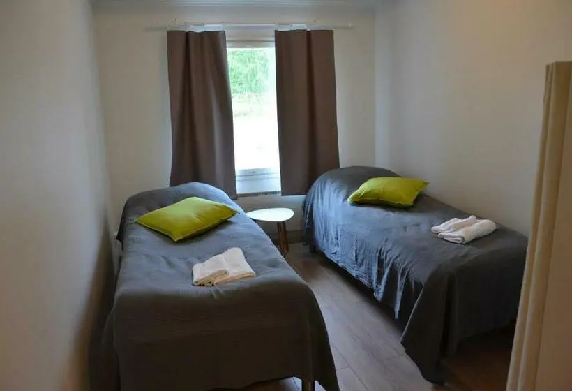 اتاق استاندارد با سرویس بهداشتی مشترک, Hostel Tikka