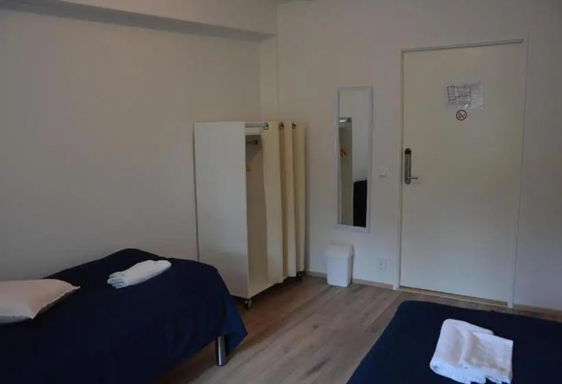 اتاق استاندارد با سرویس بهداشتی مشترک, Hostel Tikka