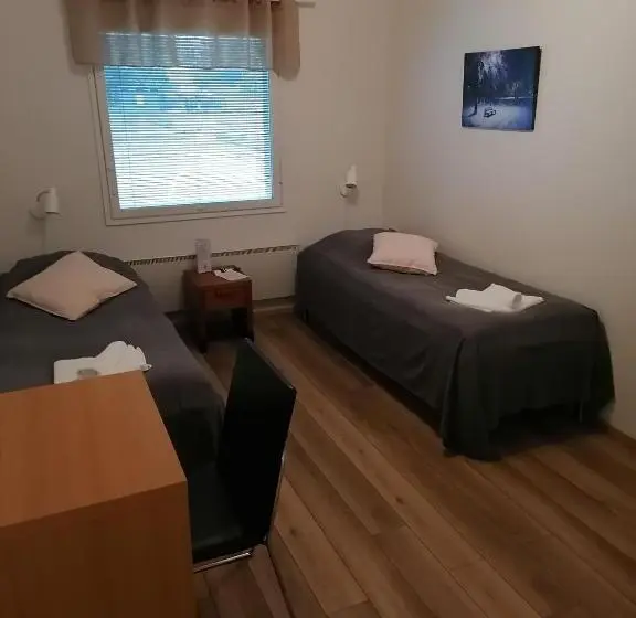 اتاق استاندارد با سرویس بهداشتی مشترک, Hostel Tikka