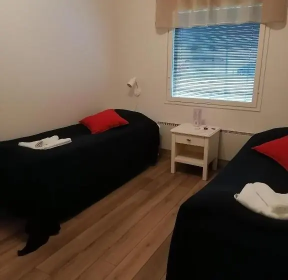 اتاق استاندارد با سرویس بهداشتی مشترک, Hostel Tikka