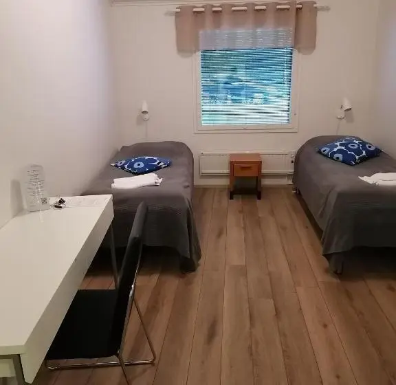 اتاق استاندارد با سرویس بهداشتی مشترک, Hostel Tikka
