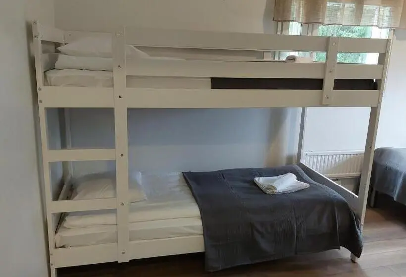 اتاق استاندارد چهارنفره با سرویس بهداشتی مشترک, Hostel Tikka