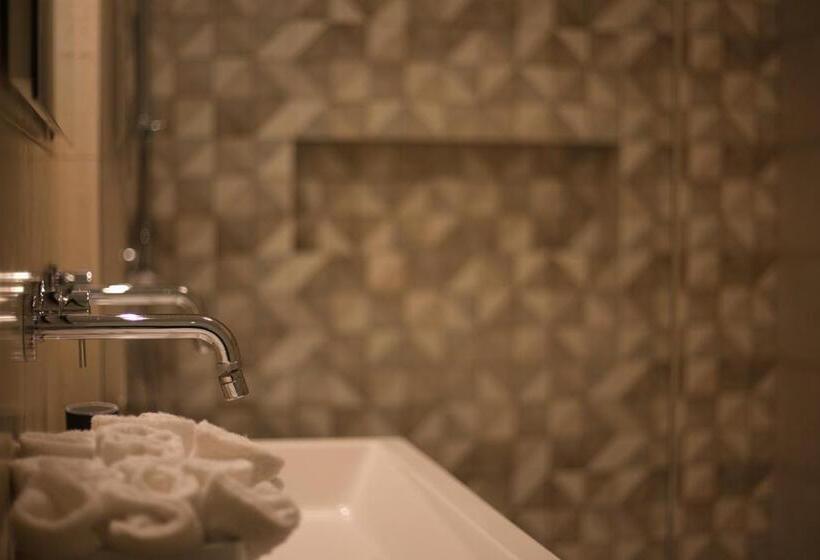 سوئیت 2 خوابه, Residenze Longhi