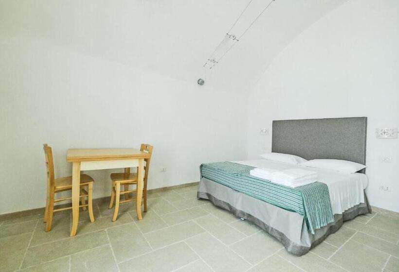 Estudio Estàndard, Corte Scarcia