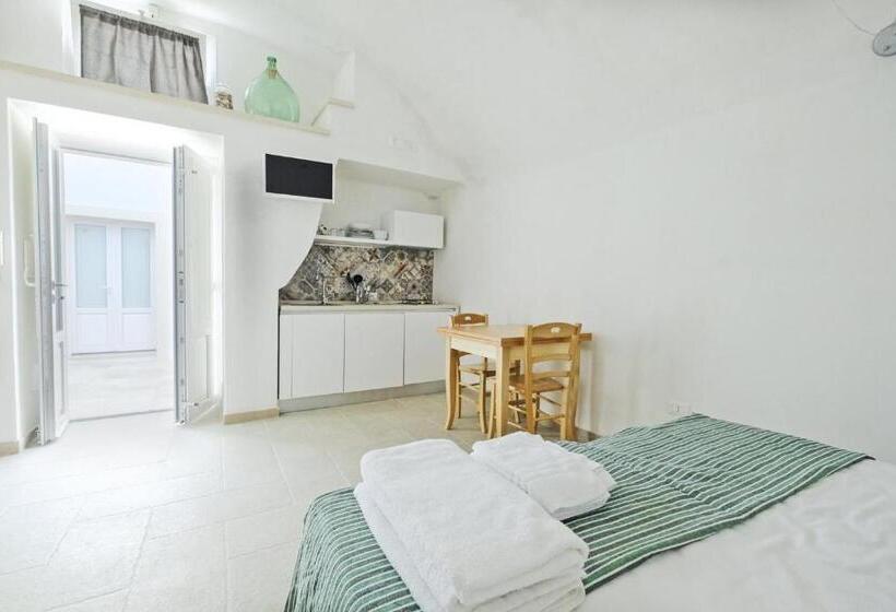 Estudio Estàndard, Corte Scarcia