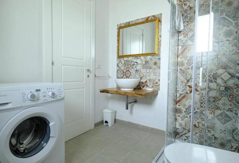 Estudio Estàndard, Corte Scarcia