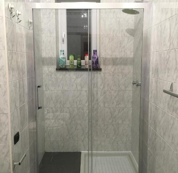 חדר סטנדרט חדר אמבטיה משותף, Blackboard House