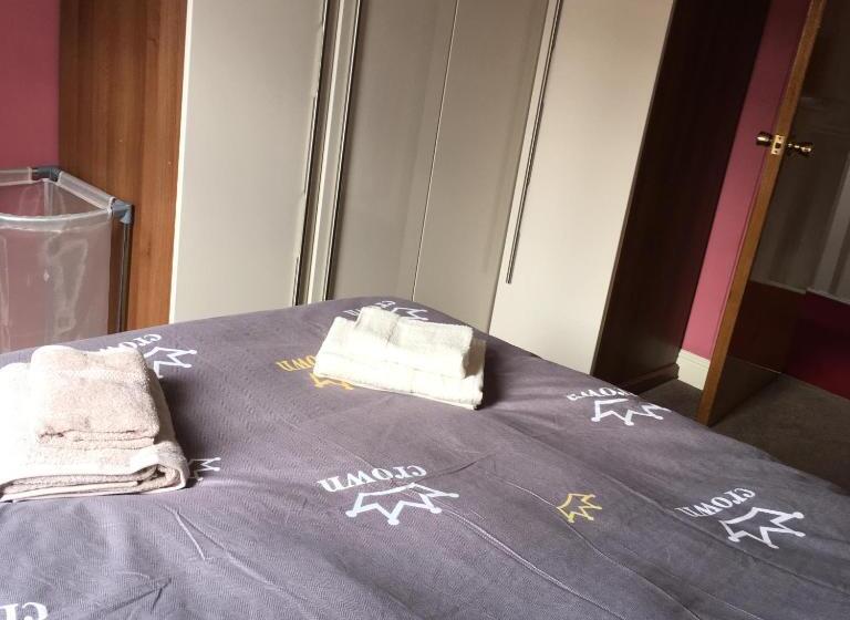 חדר דלוקס, Hillhouse