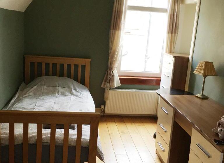 חדר סטנדרט יחיד, Hillhouse