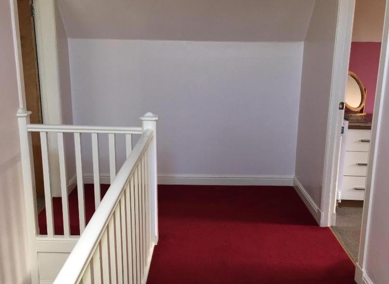 חדר סטנדרט יחיד, Hillhouse