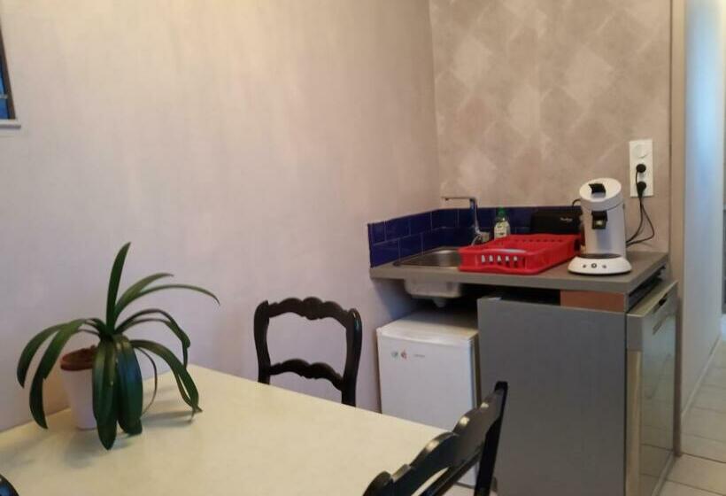 חדר משפחתי, Figalrance Studio