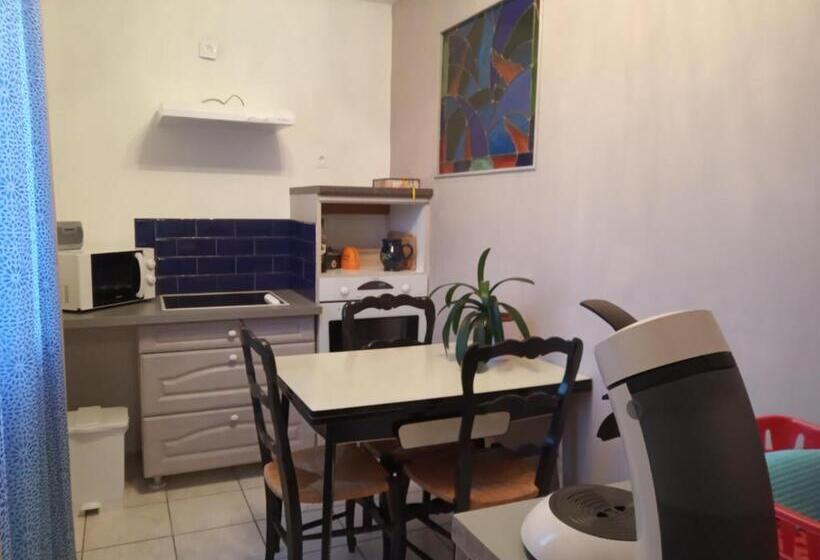 חדר משפחתי, Figalrance Studio