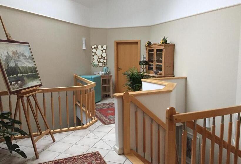 جناح مزوَّد بشرفة, Villa Auszeit