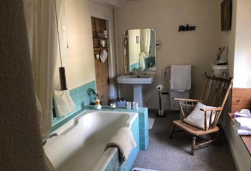 Номер Deluxe Вид на Сад, The Hollow Bed And Breakfast