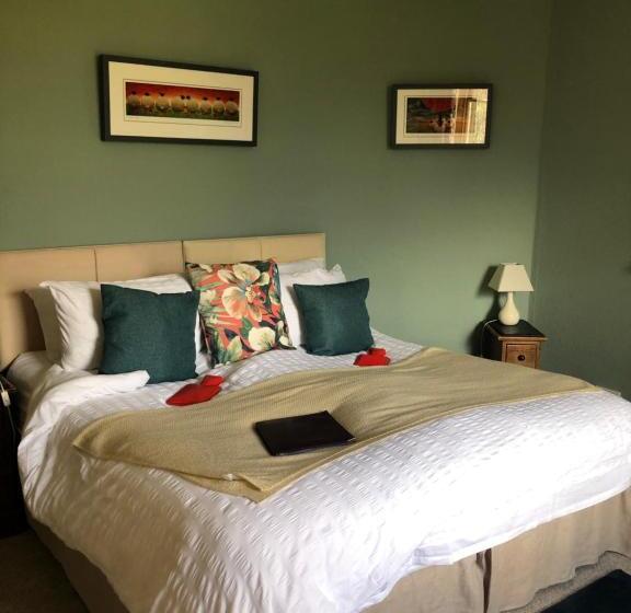 Номер Deluxe Вид на Сад, The Hollow Bed And Breakfast