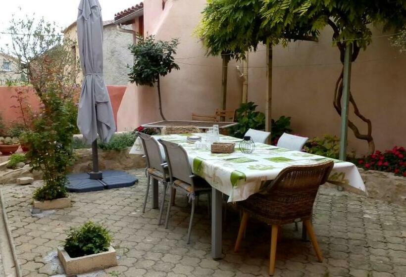 Номер Стандарт, Bnbinb La Cour Enchantée