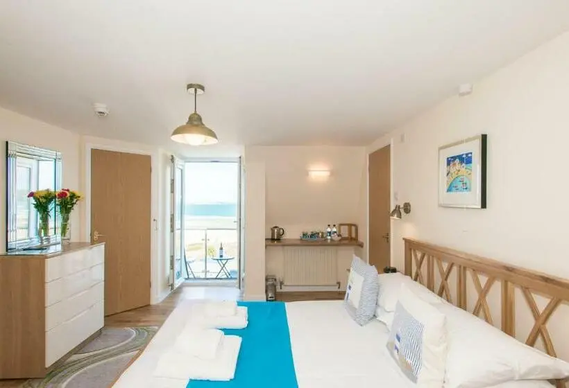オーシャンビュースタンダードルームバルコニー付き, The Penellen Guest Accommodation Room Only
