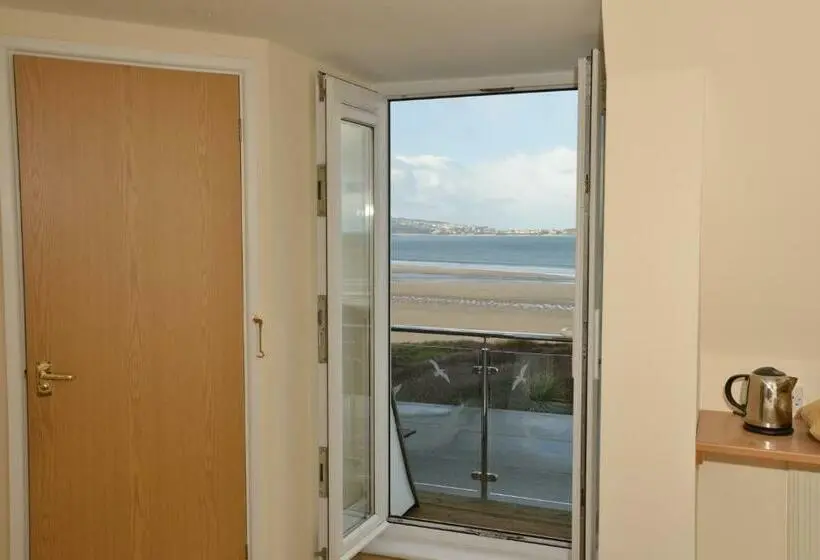 オーシャンビュースタンダードルームバルコニー付き, The Penellen Guest Accommodation Room Only