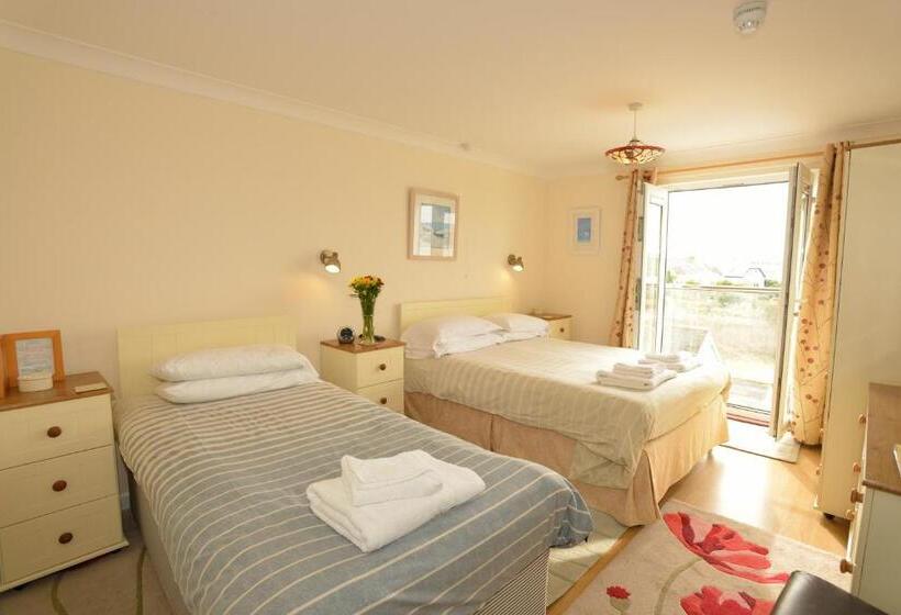 חדר משפחתי נוף לים, The Penellen Guest Accommodation Room Only