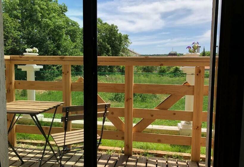 バルコニー付きスタンダードトリプルルーム, Villa Adrian