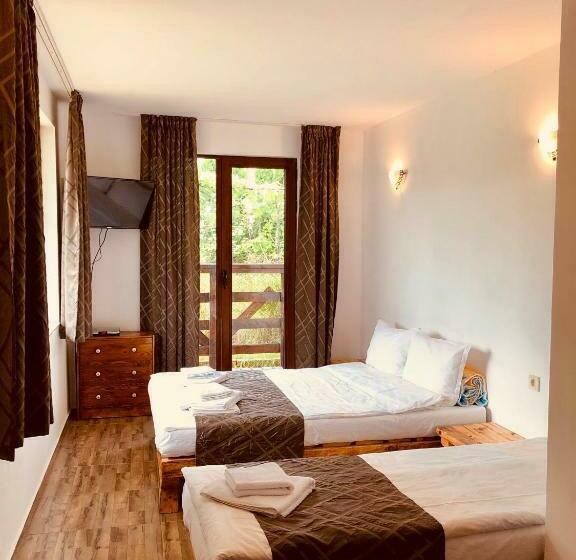 バルコニー付きスタンダードトリプルルーム, Villa Adrian