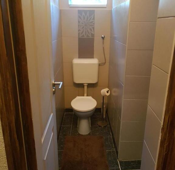 اتاق استاندارد چهار تخته, 264 Lépés Vendégház