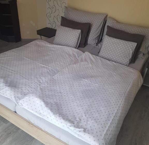 اتاق استاندارد چهار تخته, 264 Lépés Vendégház