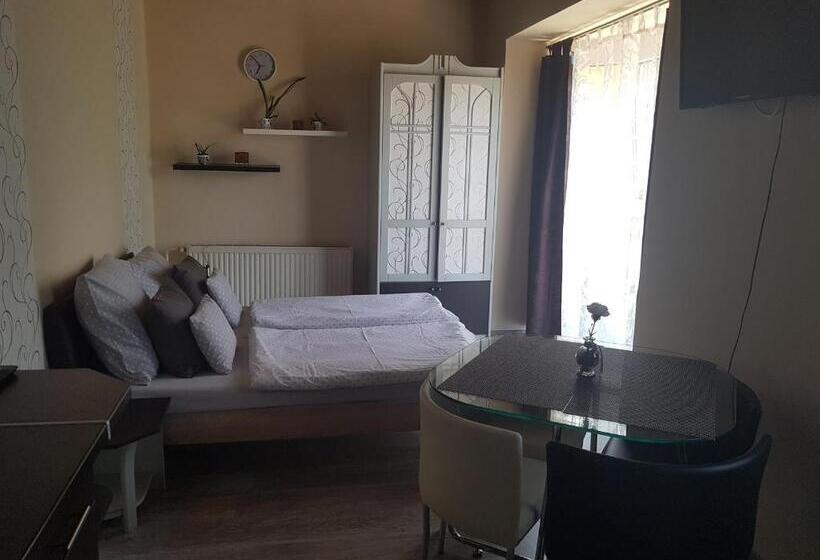 اتاق استاندارد چهار تخته, 264 Lépés Vendégház