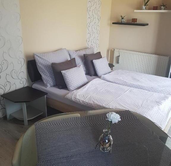 اتاق استاندارد چهار تخته, 264 Lépés Vendégház