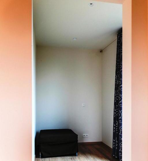 バスルーム共有のトリプルスタンダード, Benbsjerie