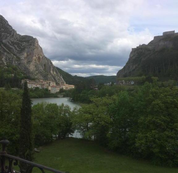 ハイドロマッサージバス付きスイート, Château De La Cazette