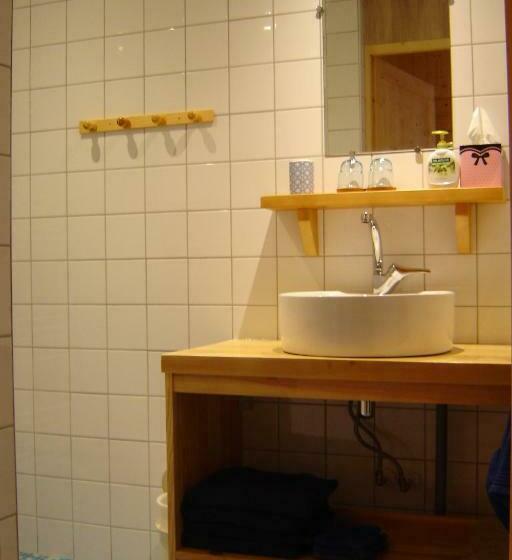 חדר סטנדרט לארבעה, Notre Cachette